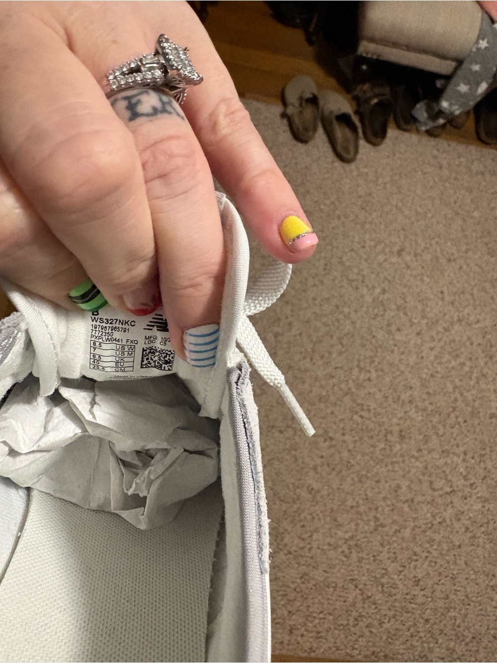 New Balance 327 Sneakers in White & Gray with Gum Outsole 8.5 women - Picture 7 of 7